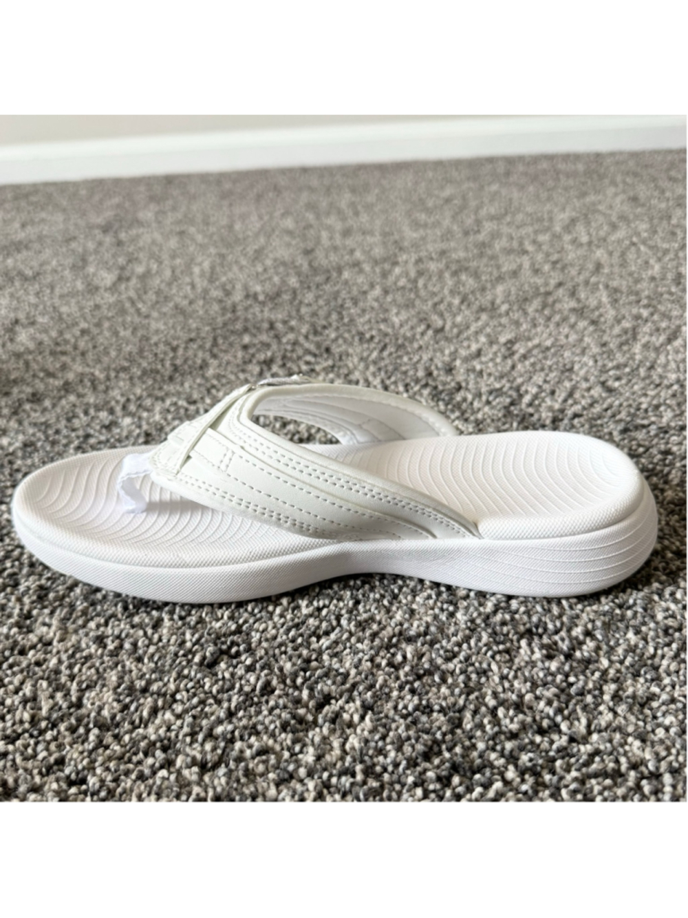 Women's DREAM PAIRS Comfort Flip Flop Sandals White Size 7 - Picture 7 of 13